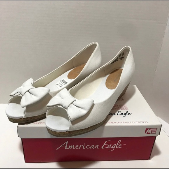 american eagle Other - Girl’s White American Eagle  low wedge 3.5 M